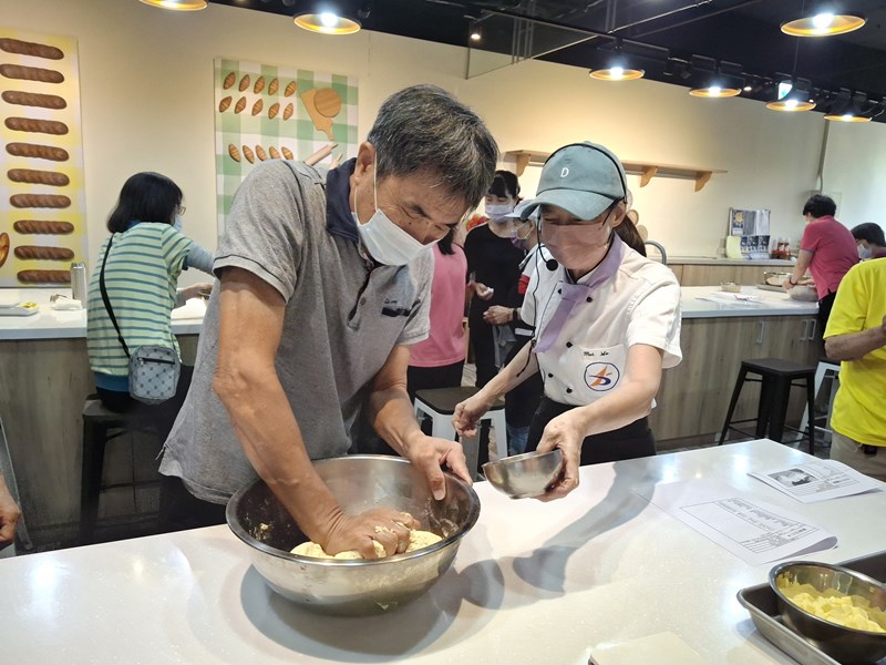 王大哥把麵粉變成香氣