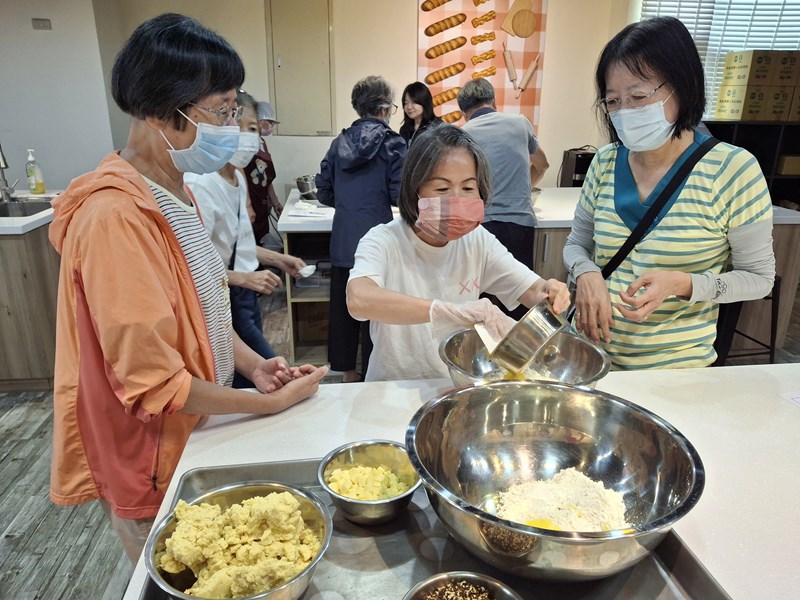 烘焙課程很甜也很暖